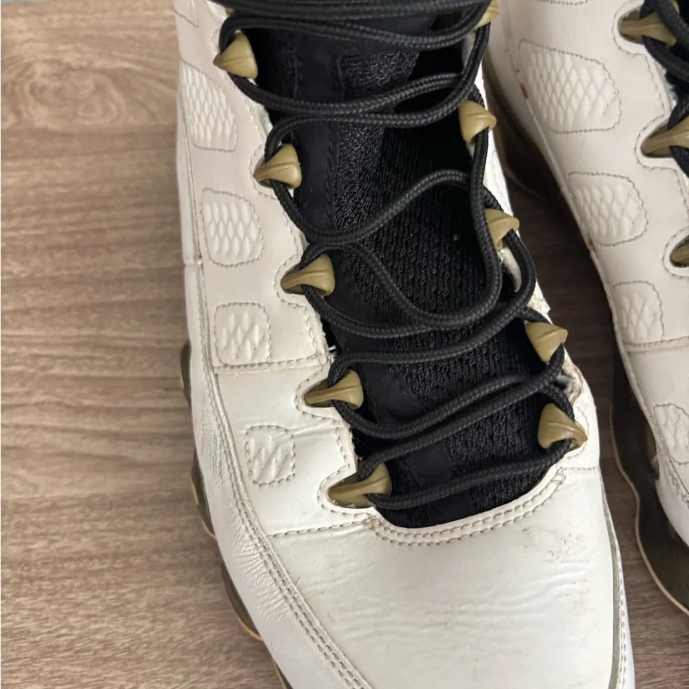 Air Jordan Black and Gold Sneakers size 11.5 - Picture 3 of 6